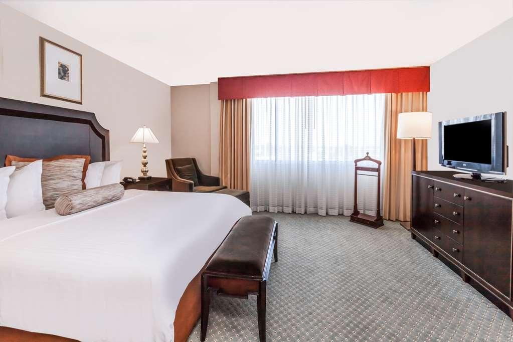 Wyndham Indianapolis West Hotel Room photo
